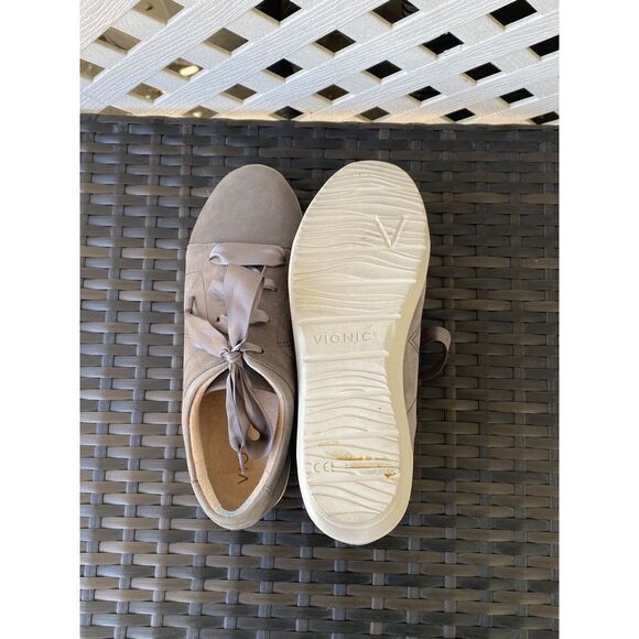 Vionic  Lindsey Nubuck sneakers size 7.5 - Picture 4 of 5